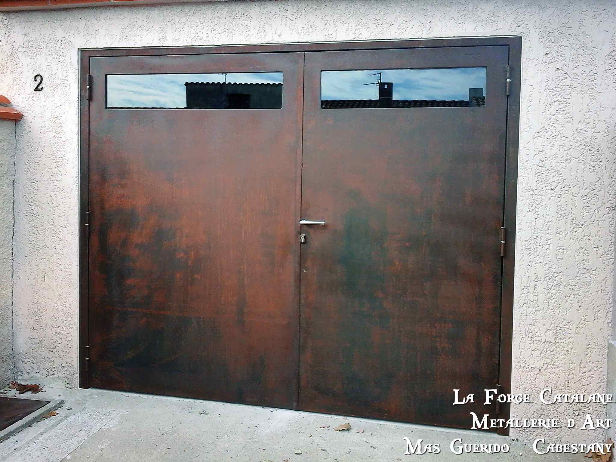 porte de garage tolee double vantaux finition rouillee forge catalane3.jpg